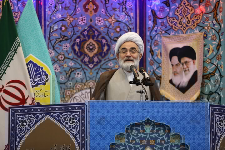 امام جمعه رشت: امام خمینی (ره) امام خمینی (ره) همواره معتقد بودند که باید کشور را ساخت و نباید دست گدایی به سمت مستکبران عالم دراز کرد امام جمعه رشت: امام خمینی (ره) امام خمینی (ره) همواره معتقد بودند که باید کشور را ساخت و نباید دست گدایی به سمت مستکبران عالم دراز کرد