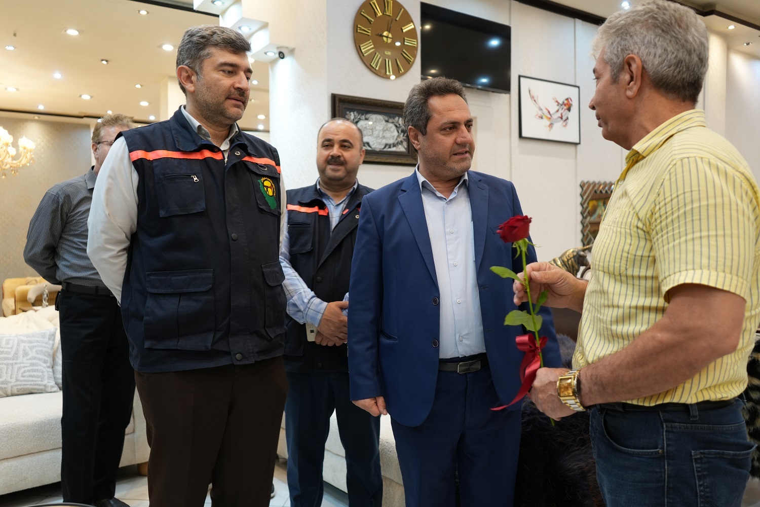 بازدید مدیرعامل شركت توزیع برق گیلان از اصناف و واحدهای تجاری شهرستان بندرانزلی بازدید مدیرعامل شركت توزیع برق گیلان از اصناف و واحدهای تجاری شهرستان بندرانزلی