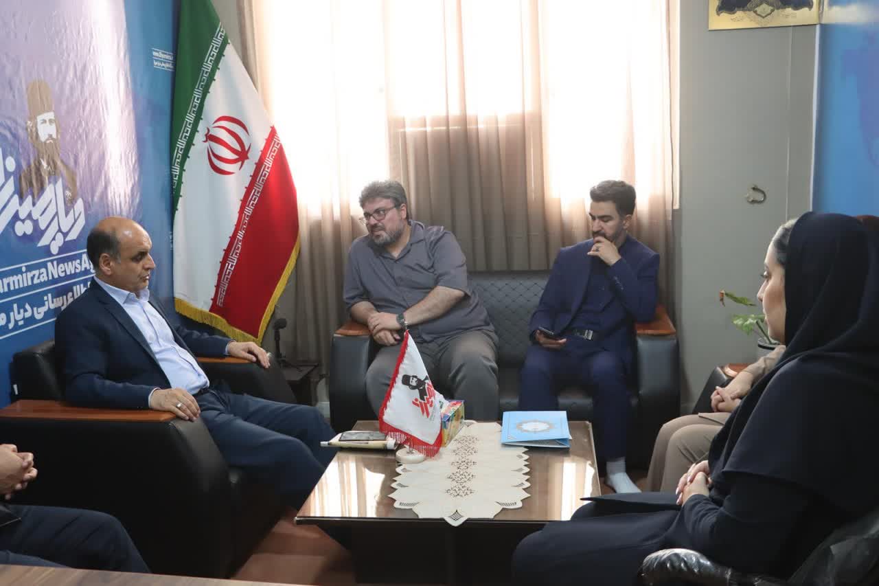 بازدید استاندار گیلان از دفتر پایگاه خبری «دیار میرزا» در آستانه روز خبرنگار بازدید استاندار گیلان از دفتر پایگاه خبری «دیار میرزا» در آستانه روز خبرنگار