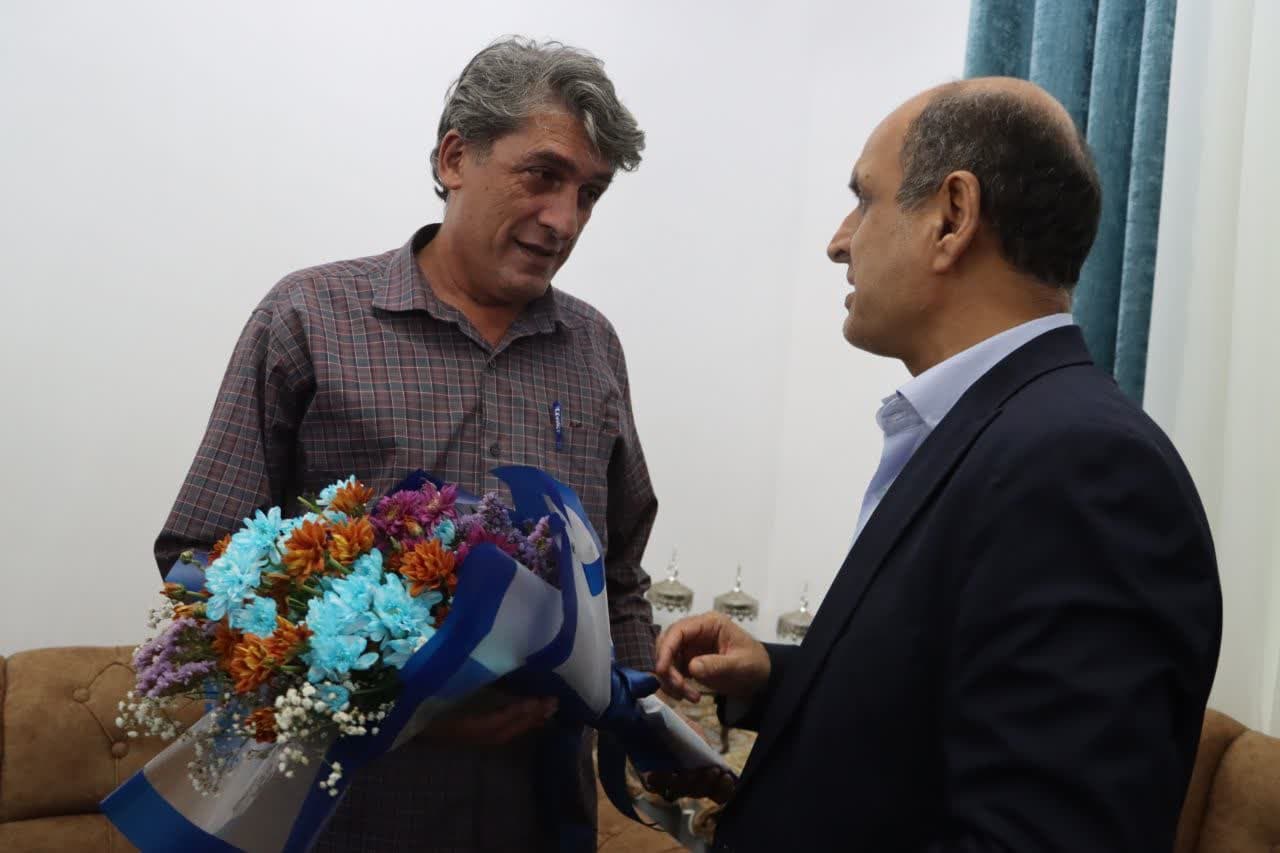 استاندار گیلان از جنگلبان آسیبدیده از حمله قاچاقچیان در تالش عیادت کرد استاندار گیلان از جنگلبان آسیبدیده از حمله قاچاقچیان در تالش عیادت کرد
