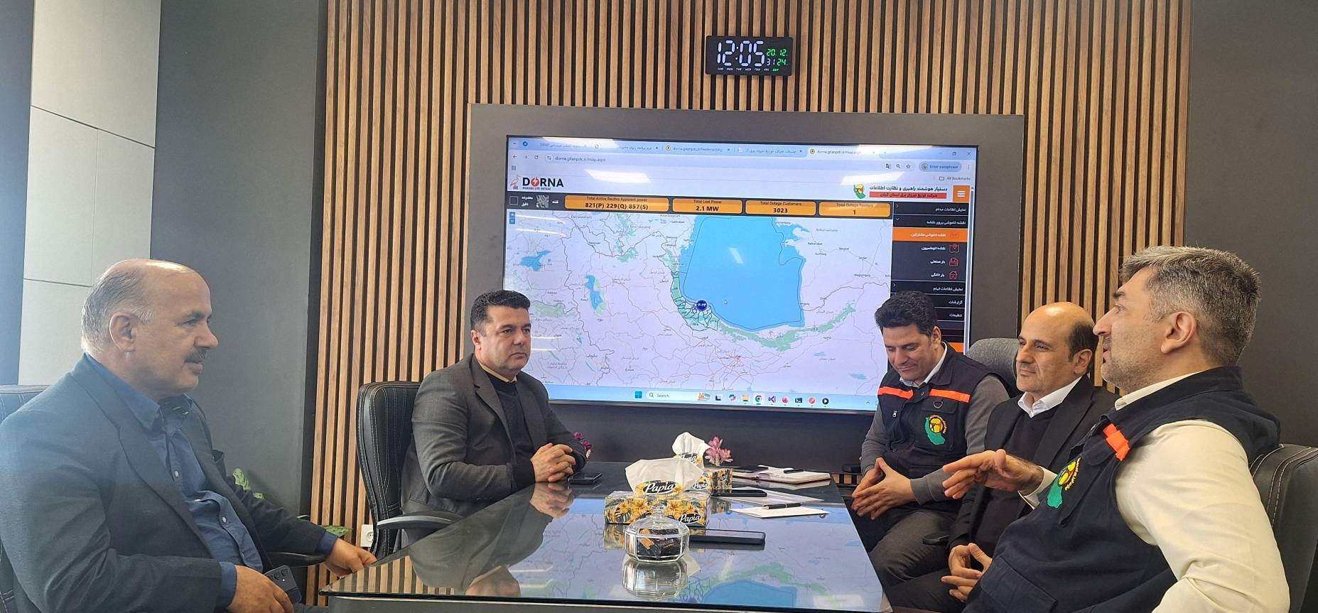 بازدید نماینده مردم لاهیجان و سیاهكل و فرماندار شهرستان لاهیجان از مركز رشد شركت توزیع برق گیلان بازدید نماینده مردم لاهیجان و سیاهكل و فرماندار شهرستان لاهیجان از مركز رشد شركت توزیع برق گیلان