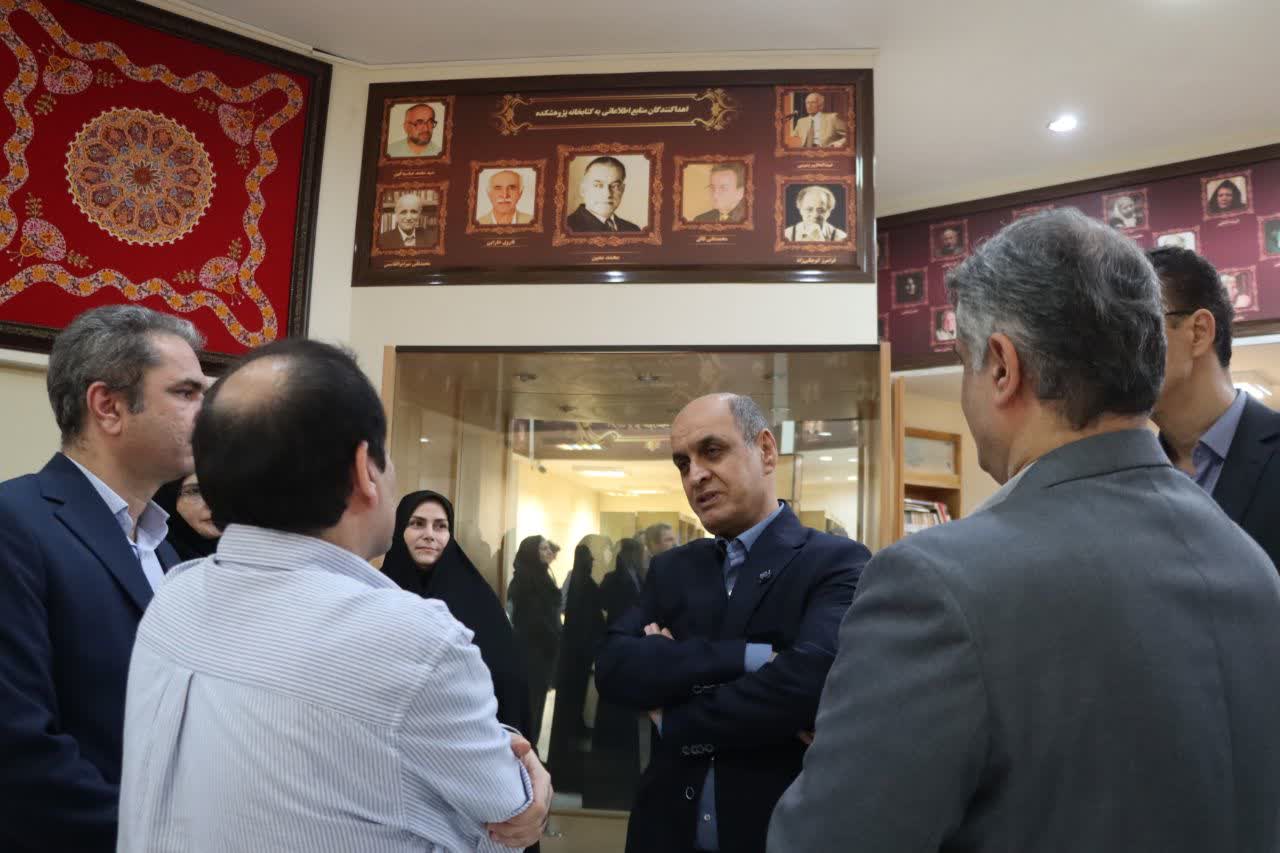 در بازدید از پژوهشکده گیلان شناسی؛ استاندار: تاریخ گیلان وارد کتب درسی می‌شود