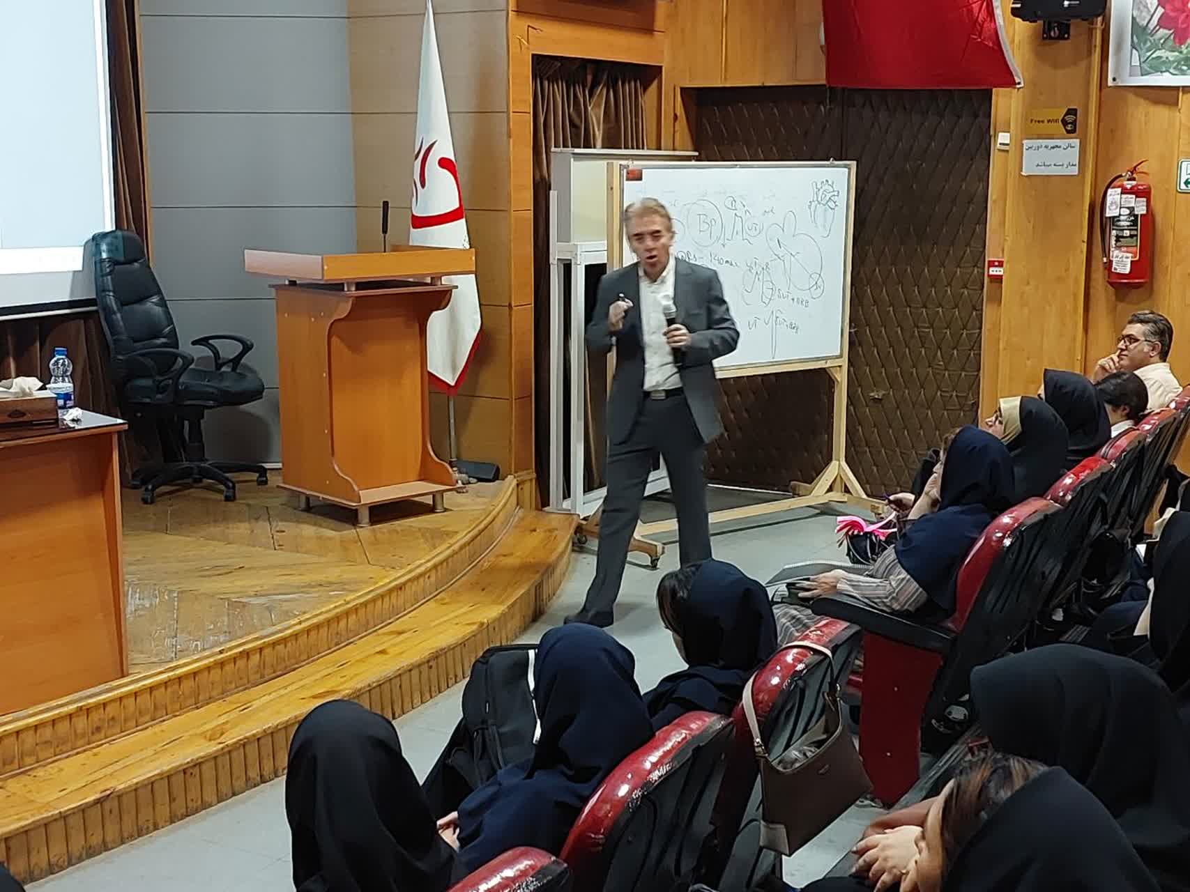 در مرکز آموزشی و درمانی حشمت؛ سمینار آموزش مداوم مراقبت ویژه قلب با ارائه مباحث تخصصی به کار خود پایان داد