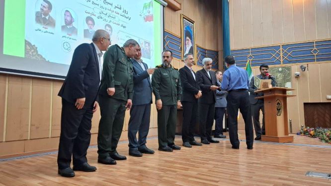با حضور استاندار گیلان و فرماندار رشت: همایش روز بسیج کارمندان و گرامیداشت هفته دولت در رشت برگزار شد/ هادی حق شنناس: وحدت مردم، مهم‌ترین سد در برابر توطئه‌های دشمن است