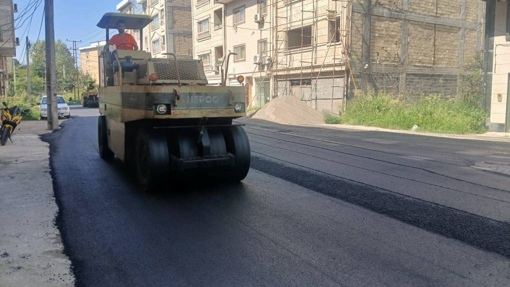 تداوم نهضت آسفالت در رشت؛ کامرانیه ۴ مسکن مهر روکش آسفالت شد