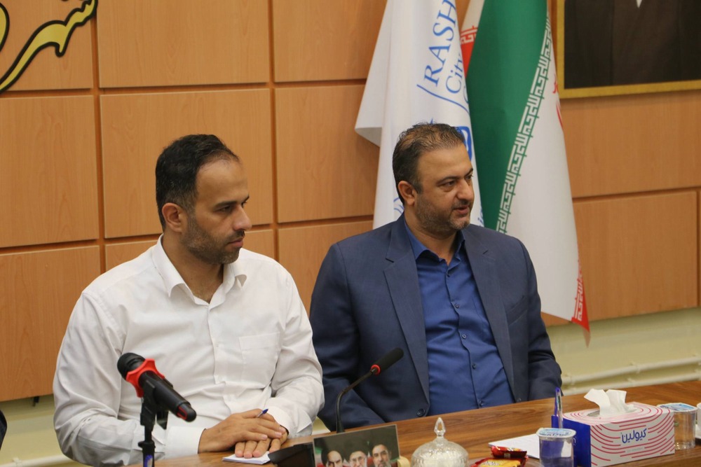 بررسی دغدغه‌های کارکنان خانواده ایثارگران شهرداری رشت در نشست با شهردار