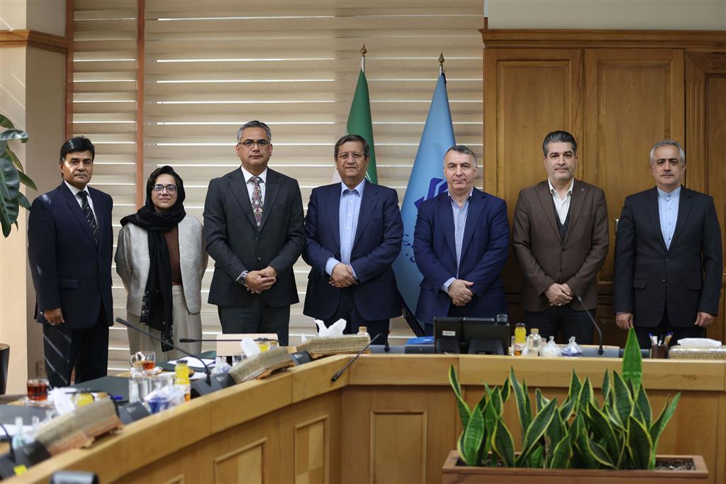 رئیس کل بانک مرکزی بر توسعه همکاریهای منطقهای و چند جانبه در دیدار با سفیر جدید هند تاکید کرد رئیس کل بانک مرکزی بر توسعه همکاریهای منطقهای و چند جانبه در دیدار با سفیر جدید هند تاکید کرد