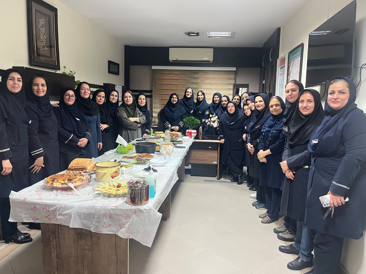 برپایی سفره سلامت به مناسبت هفته پرستار در مرکز آموزشی و درمانی ۱۷ شهریور رشت