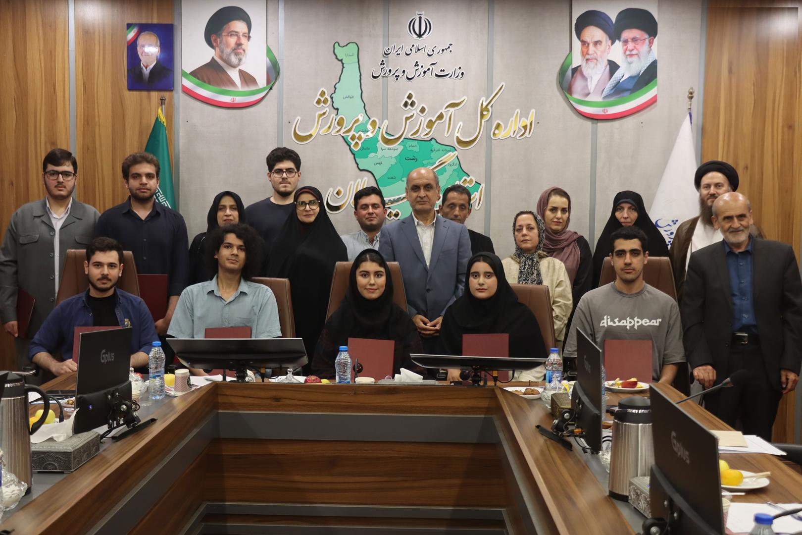 در جلسه شورای آموزش و پرورش و به ریاست استاندار؛ برترین‌های کنکور سراسری گیلان تجلیل شدند