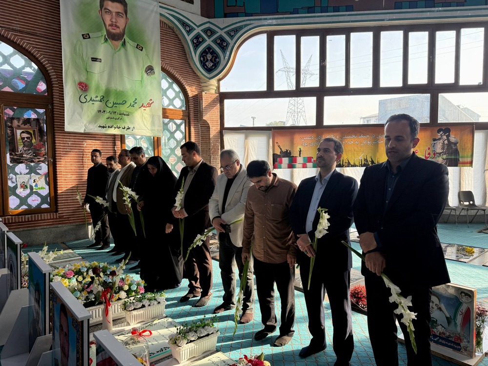 شهردار رشت و مدیران شهری با حضور در مزار شهدا به مقام شهیدان ادای احترام کردند تجدید میثاق شهردار رشت و مدیران شهری با آرمان‌های شهدا